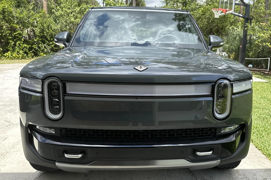 2022 Rivian R1S - Image 2 of 31
