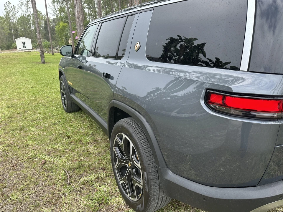2022 Rivian R1S - Image 24 of 31