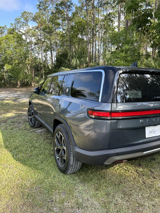 2022 Rivian R1S - Image 25 of 31