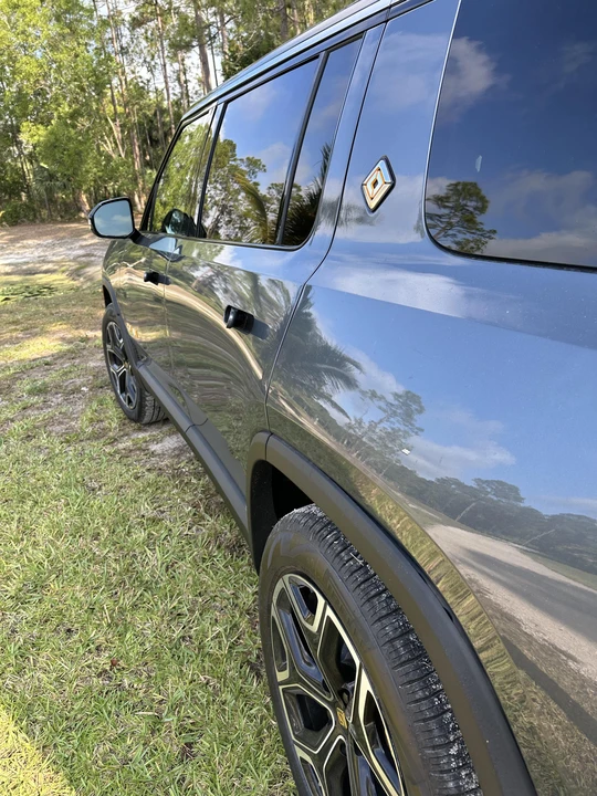 2022 Rivian R1S - Image 23 of 31