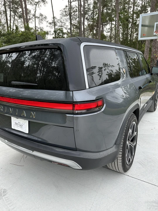 2022 Rivian R1S - Image 27 of 31