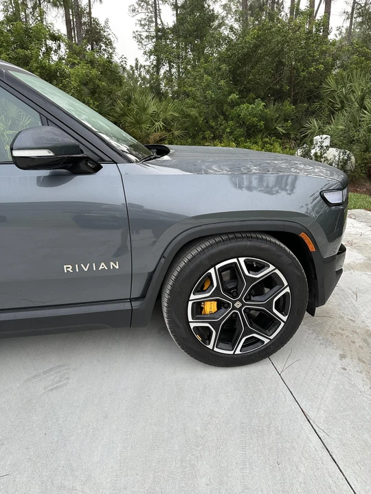 2022 Rivian R1S - Image 31 of 31
