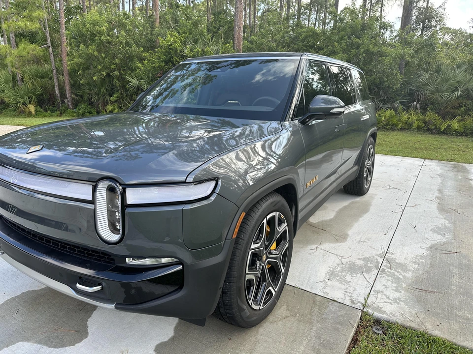 2022 Rivian R1S - Image 15 of 31