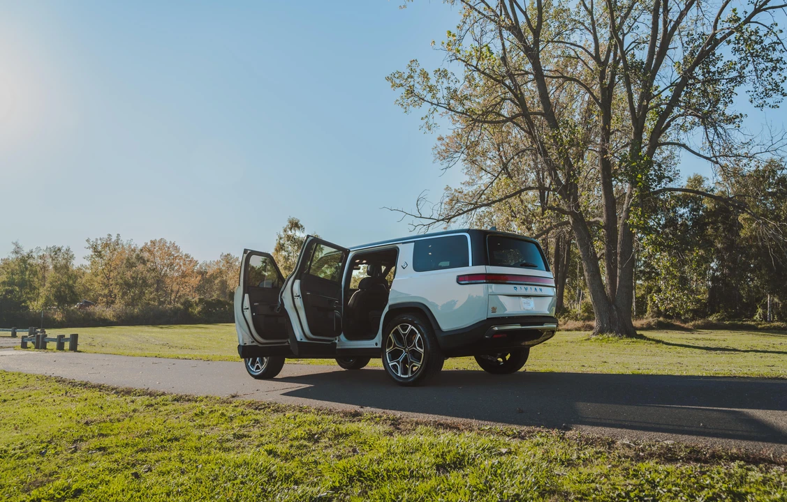 2022 Rivian R1S - Image 21 of 31
