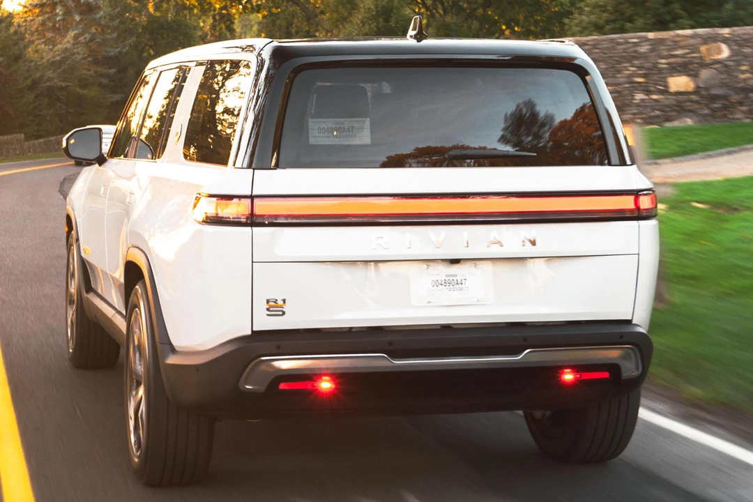 2022 Rivian R1S - Image 5 of 31