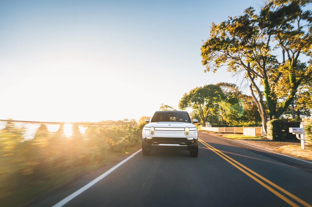 2022 Rivian R1S - Image 9 of 31