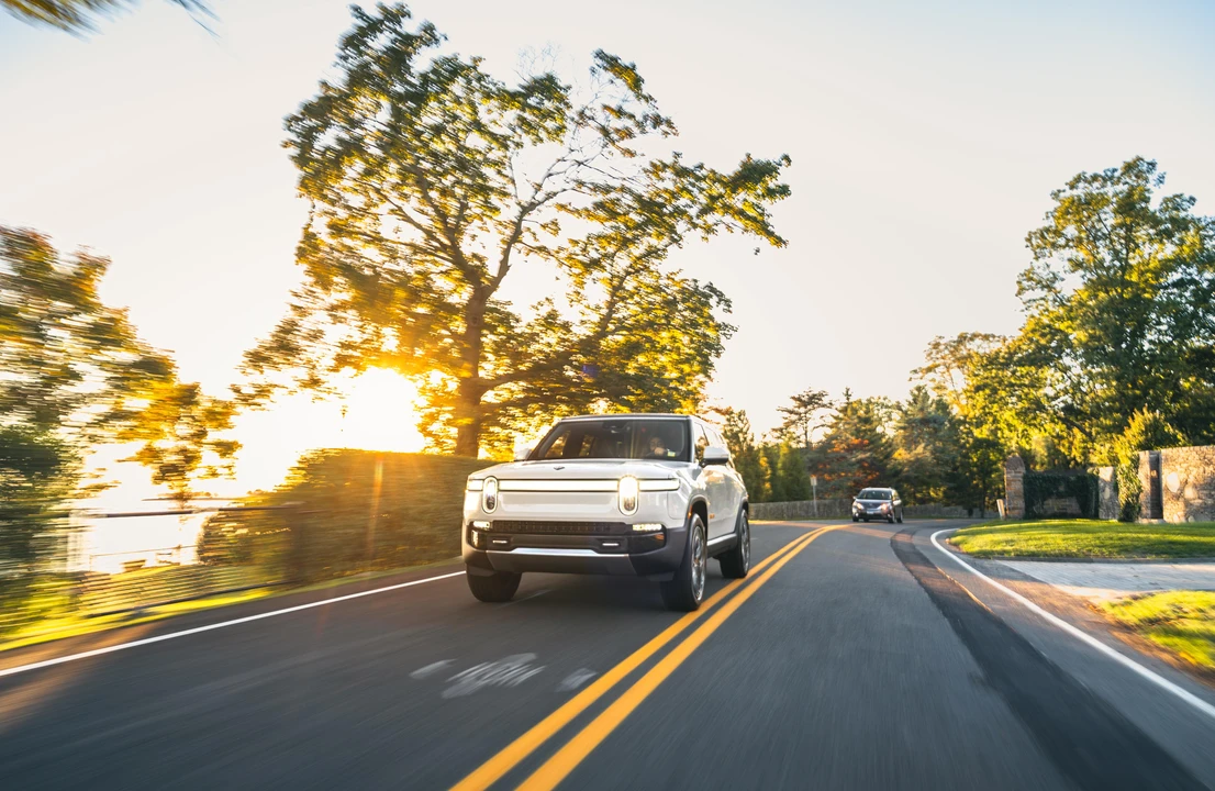 2022 Rivian R1S - Image 11 of 31