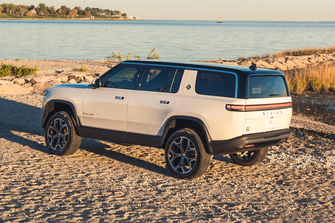 2022 Rivian R1S - Image 22 of 31
