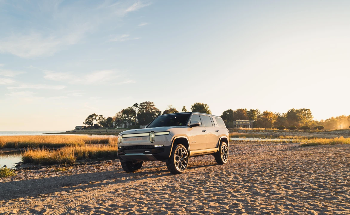 2022 Rivian R1S - Image 16 of 31