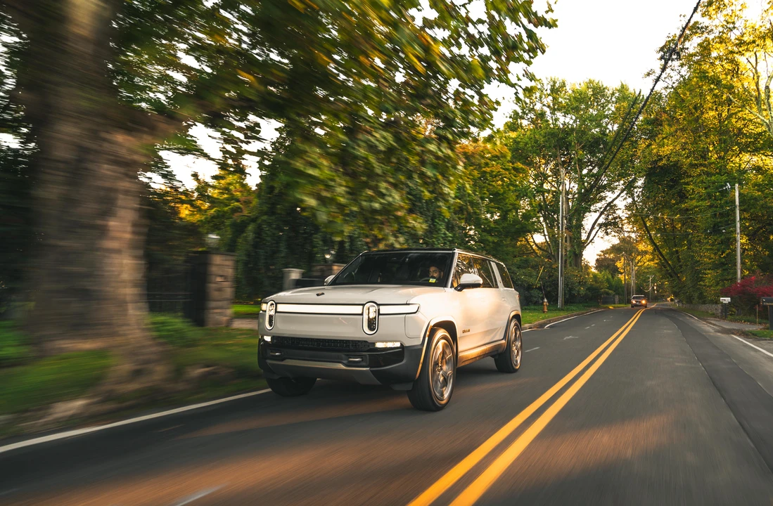 2022 Rivian R1S - Image 12 of 31