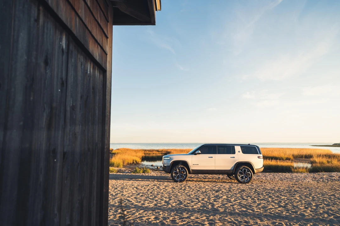 2022 Rivian R1S - Image 19 of 31