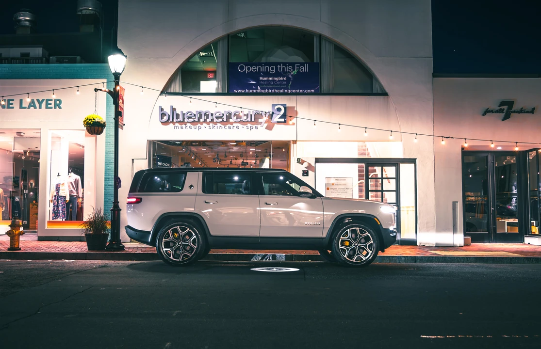 2022 Rivian R1S - Image 25 of 31