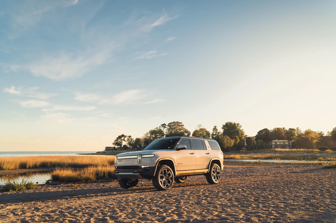 2022 Rivian R1S - Image 13 of 31