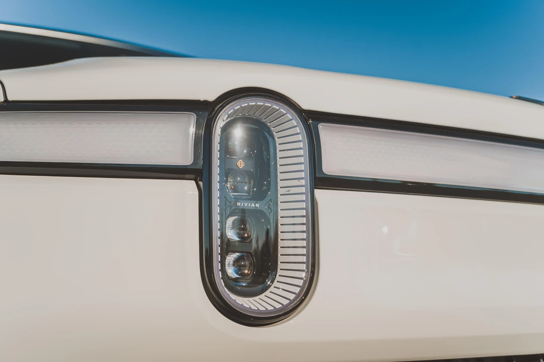2022 Rivian R1S - Image 31 of 31
