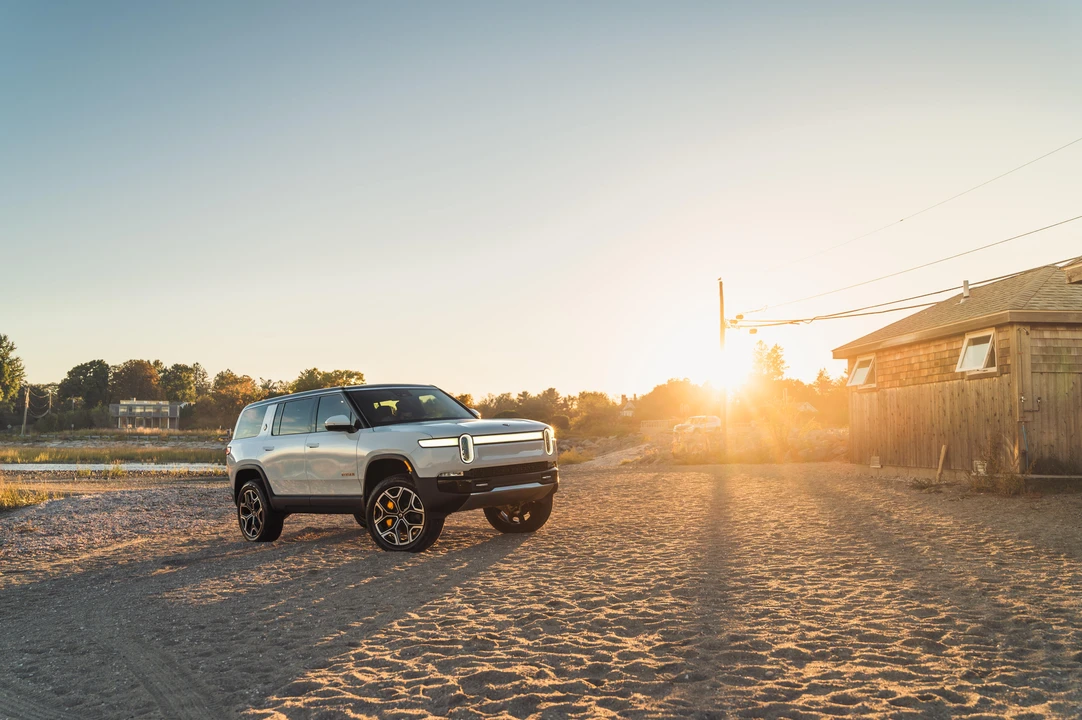 2022 Rivian R1S - Image 29 of 31