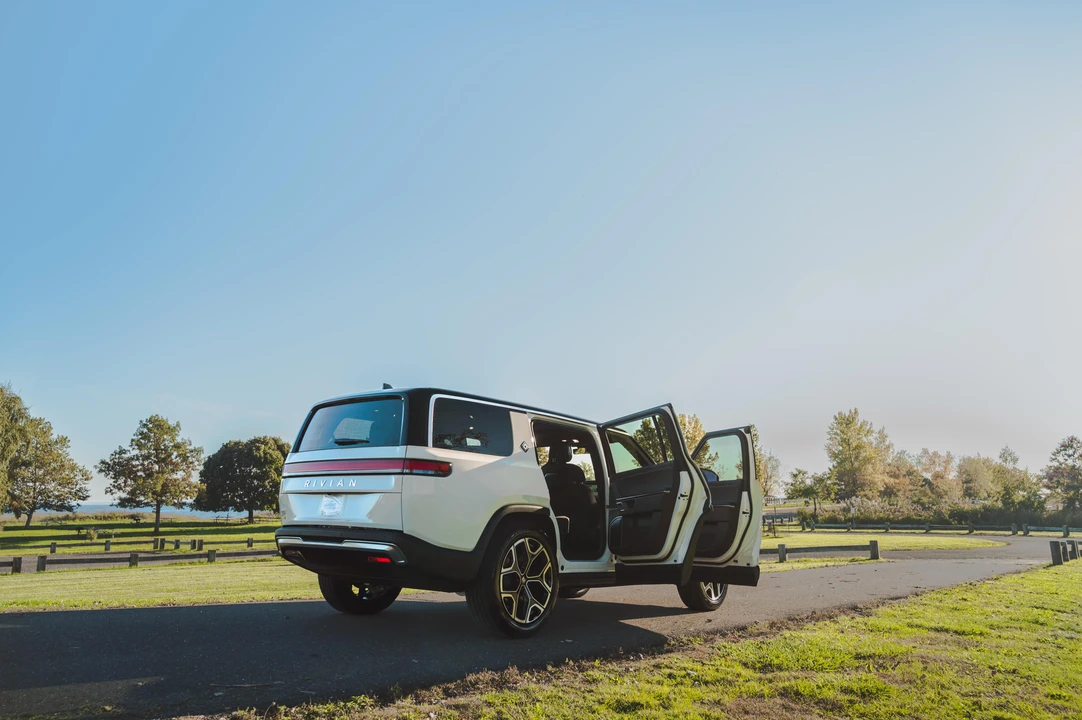 2022 Rivian R1S - Image 23 of 31
