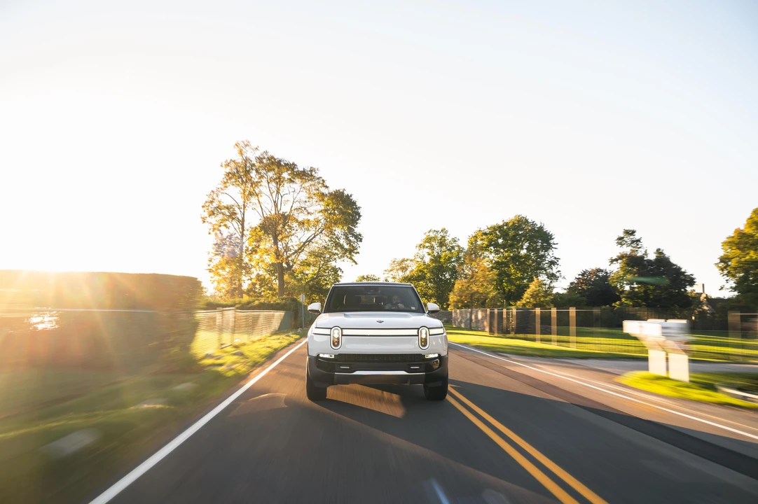 2022 Rivian R1S - Image 6 of 31