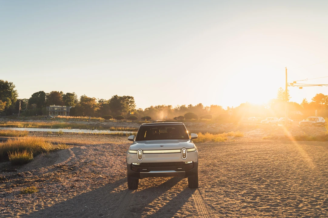 2022 Rivian R1S - Image 8 of 31