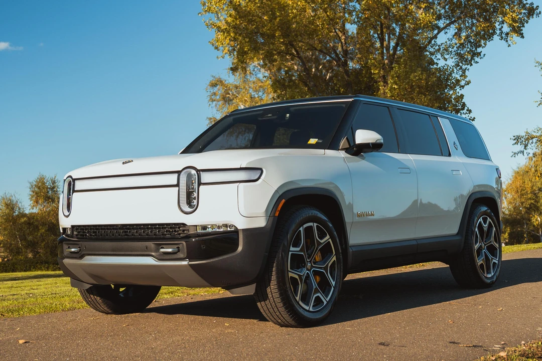 2022 Rivian R1S - Image 17 of 31