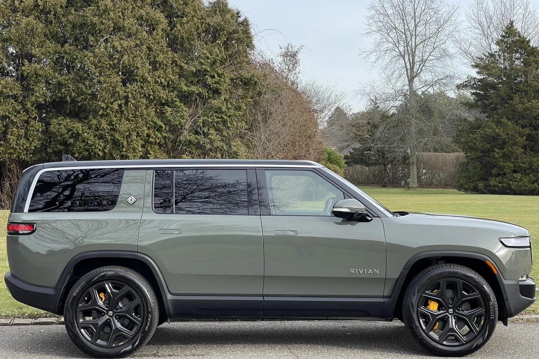 2022 Rivian R1S - Image 3 of 5
