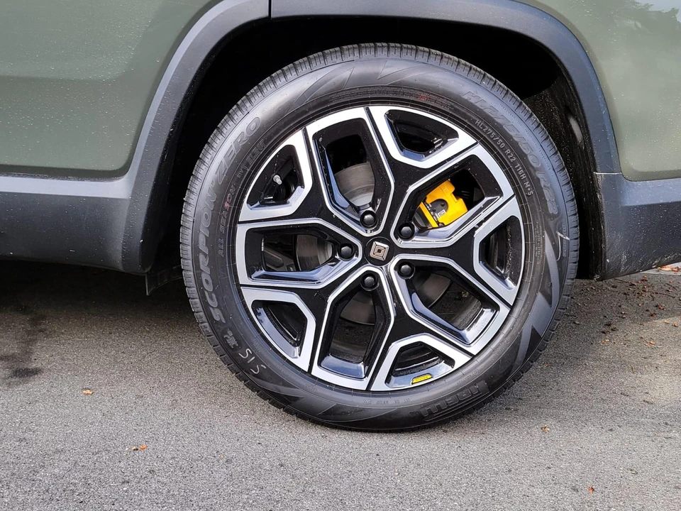 2022 Rivian R1S - Image 25 of 31