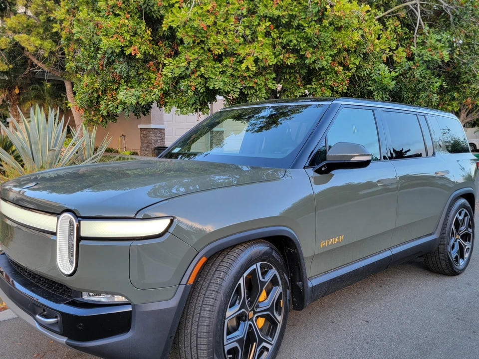 2022 Rivian R1S - Image 9 of 31