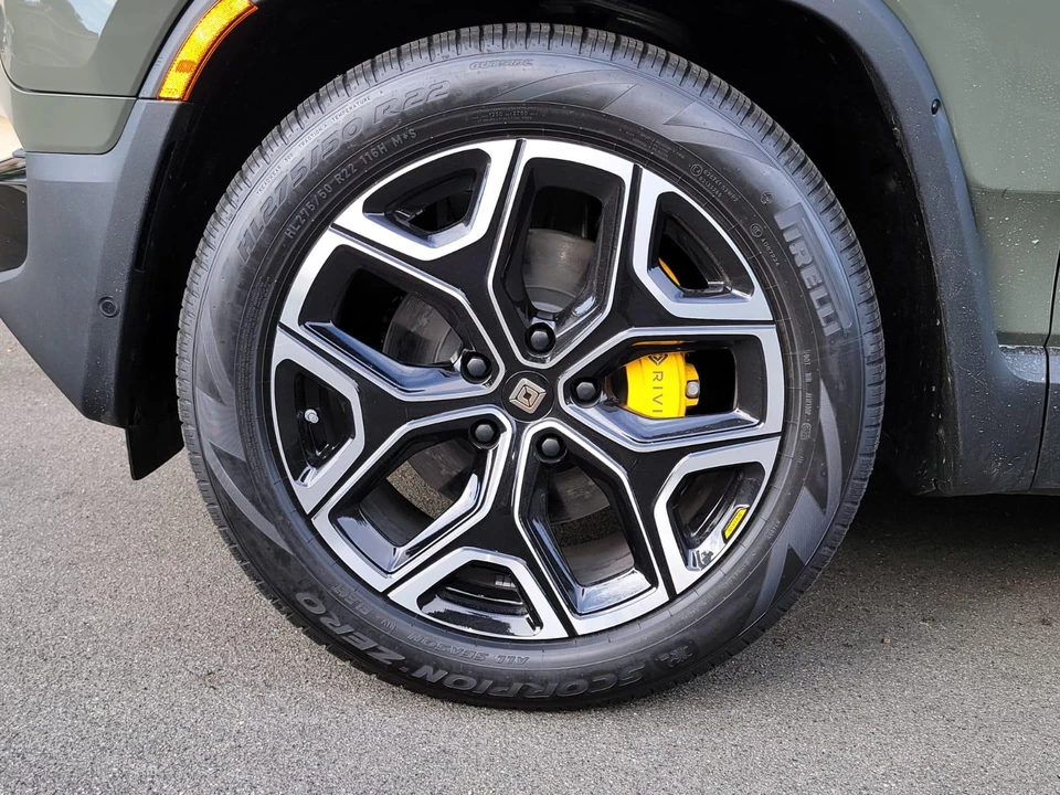 2022 Rivian R1S - Image 24 of 31