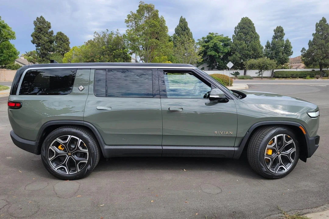 2022 Rivian R1S - Image 3 of 31