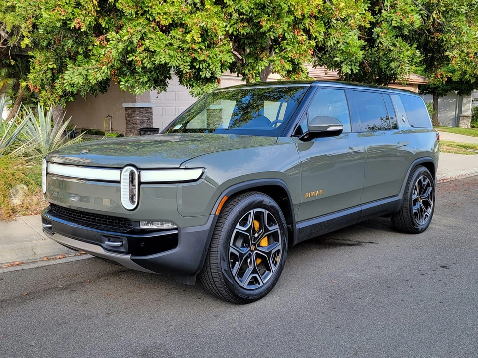2022 Rivian R1S - Image 10 of 31