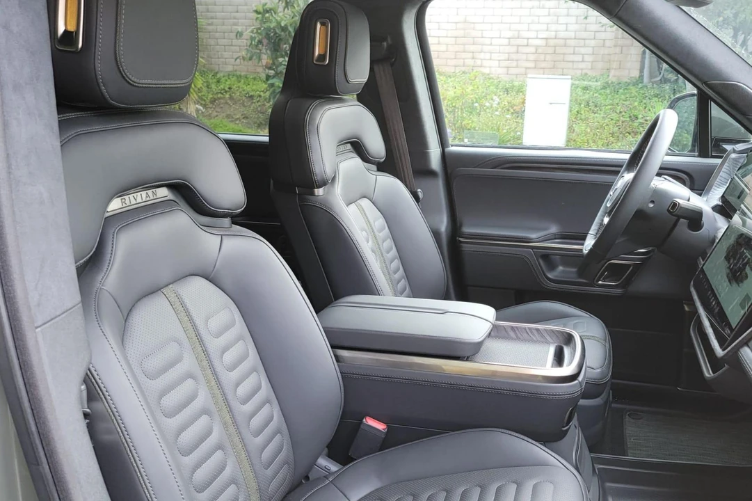 2022 Rivian R1S - Image 30 of 31