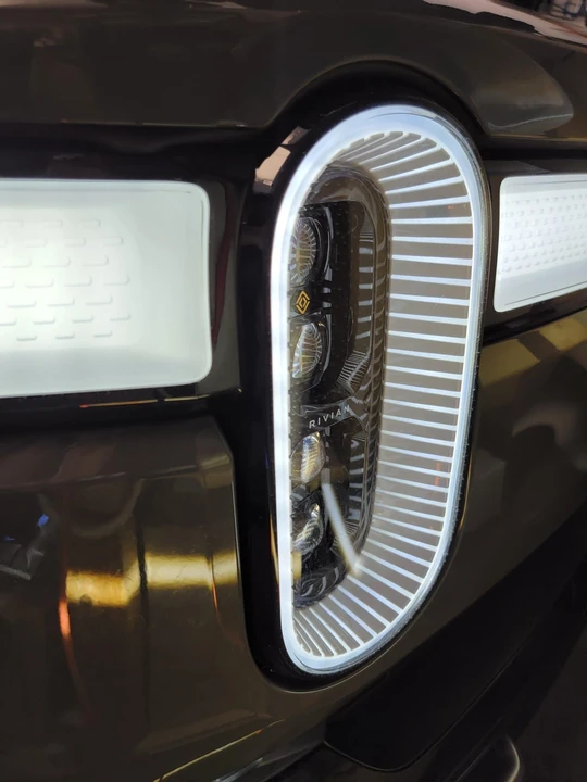 2022 Rivian R1S - Image 21 of 31