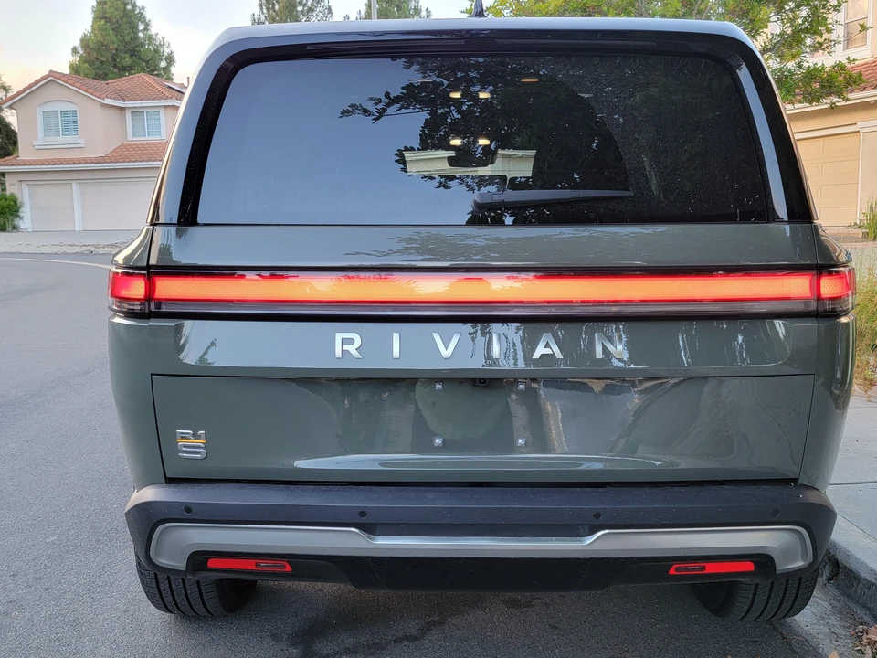 2022 Rivian R1S - Image 13 of 31