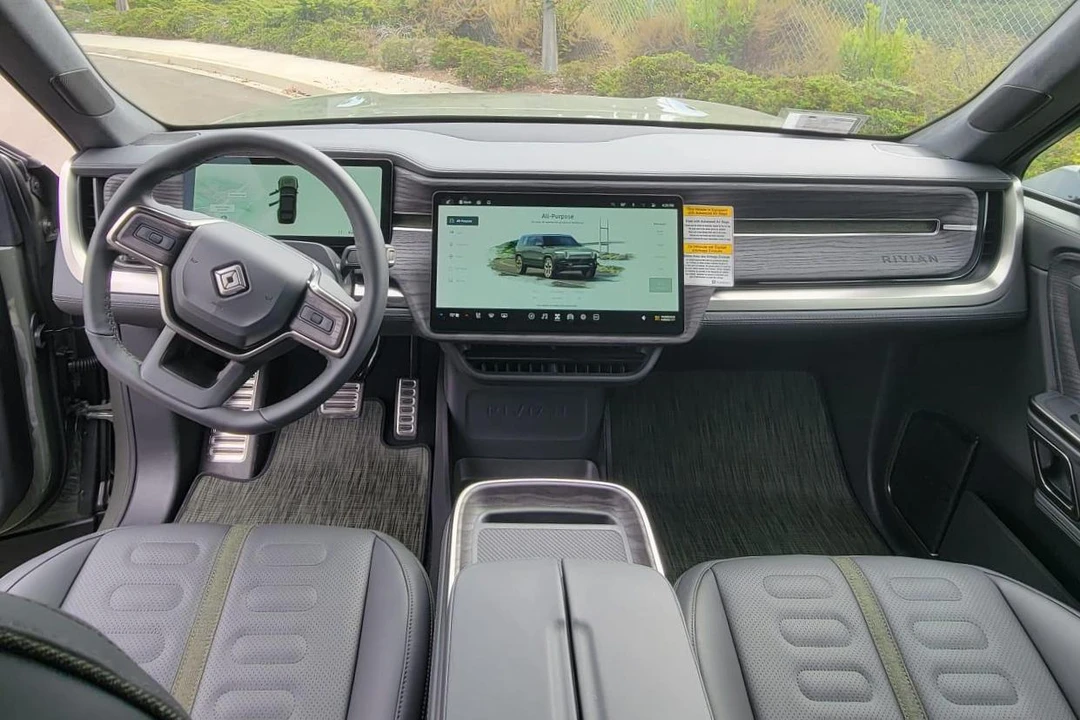 2022 Rivian R1S - Image 29 of 31