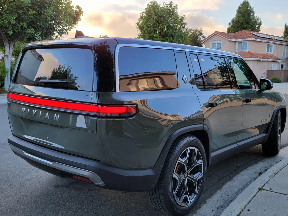 2022 Rivian R1S - Image 16 of 31