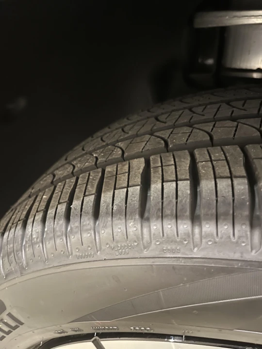 2022 Rivian R1S - Image 28 of 31