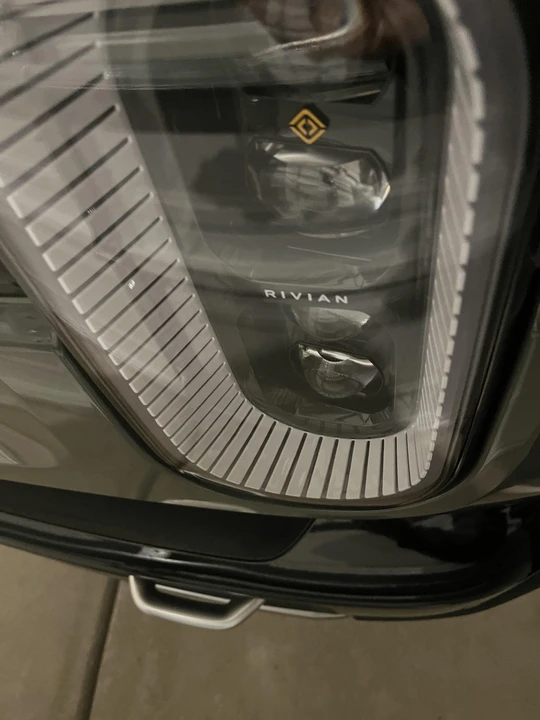 2022 Rivian R1S - Image 22 of 31