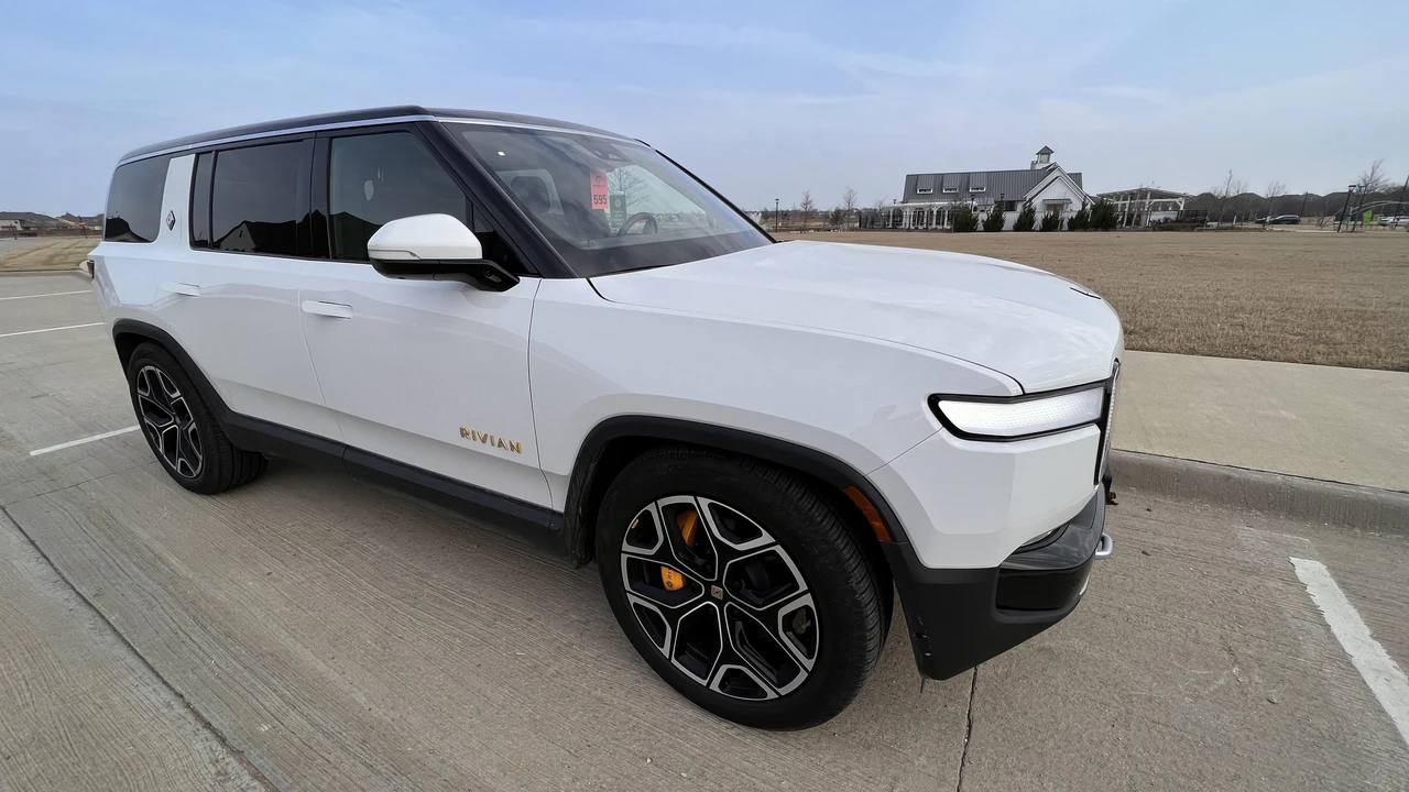 2022 Rivian R1S - Image 23 of 31