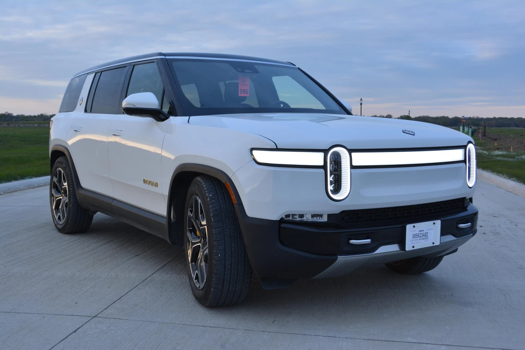 2022 Rivian R1S - Image 25 of 31