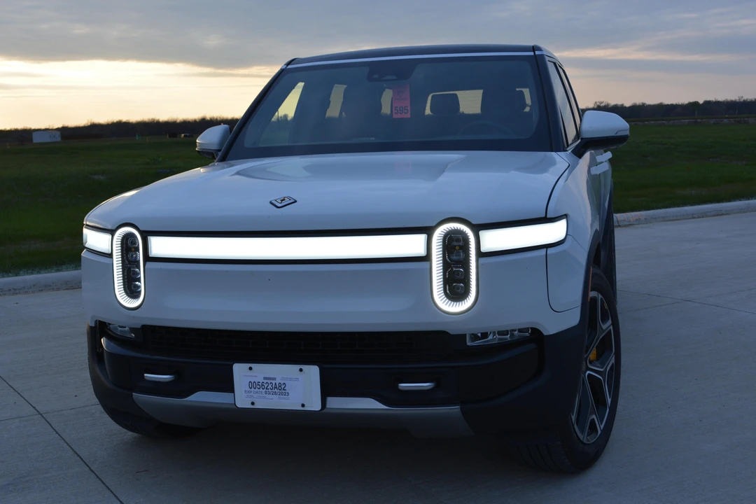 2022 Rivian R1S - Image 7 of 31