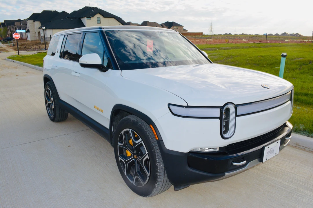 2022 Rivian R1S - Image 27 of 31