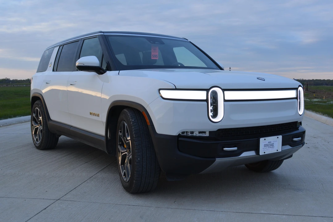 2022 Rivian R1S - Image 26 of 31
