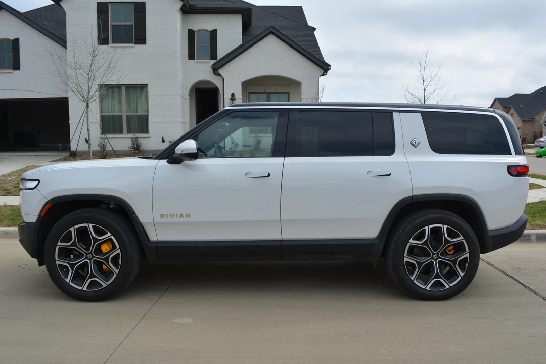 2022 Rivian R1S - Image 3 of 31