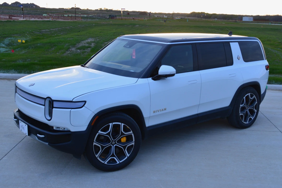 2022 Rivian R1S - Image 11 of 31