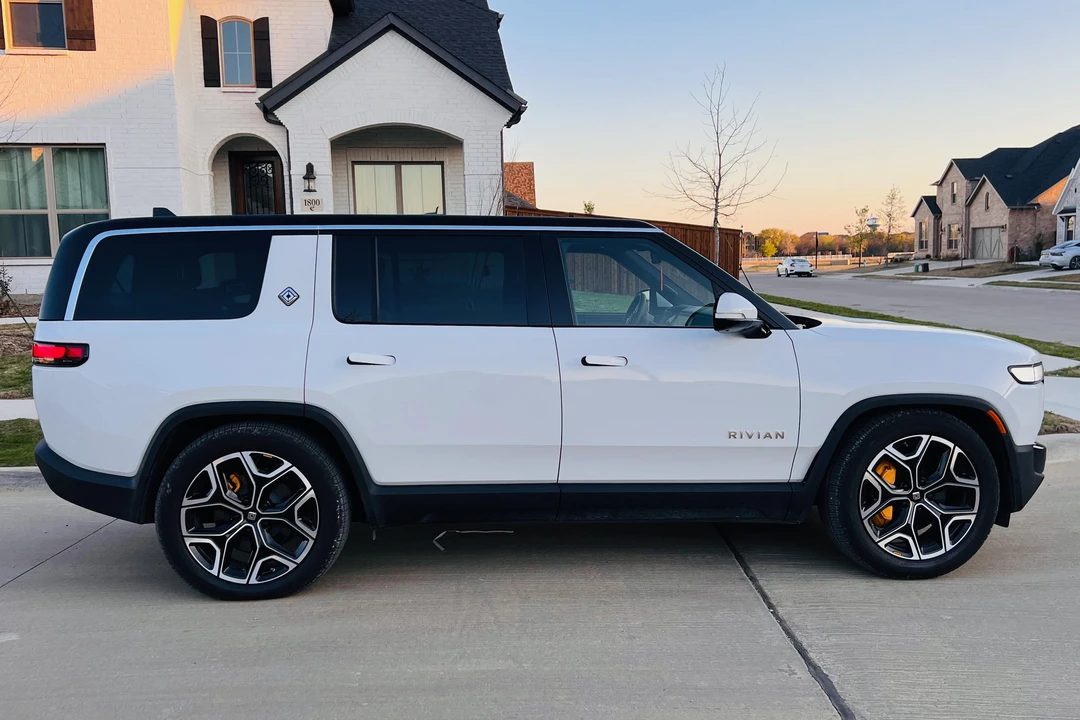 2022 Rivian R1S - Image 20 of 31