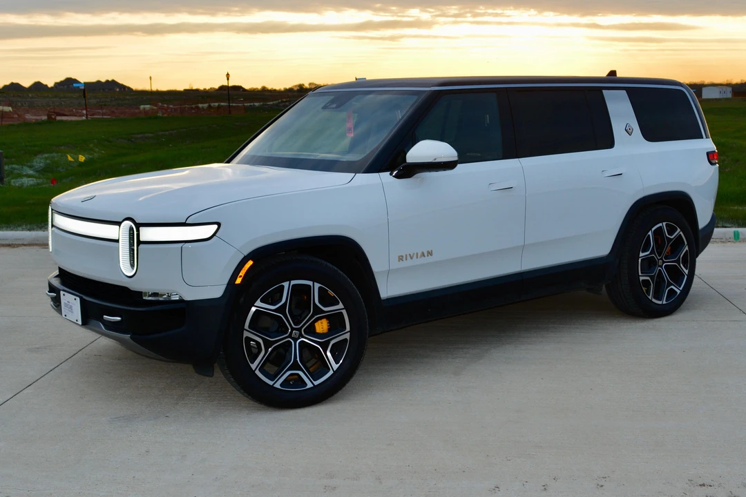 2022 Rivian R1S - Image 12 of 31
