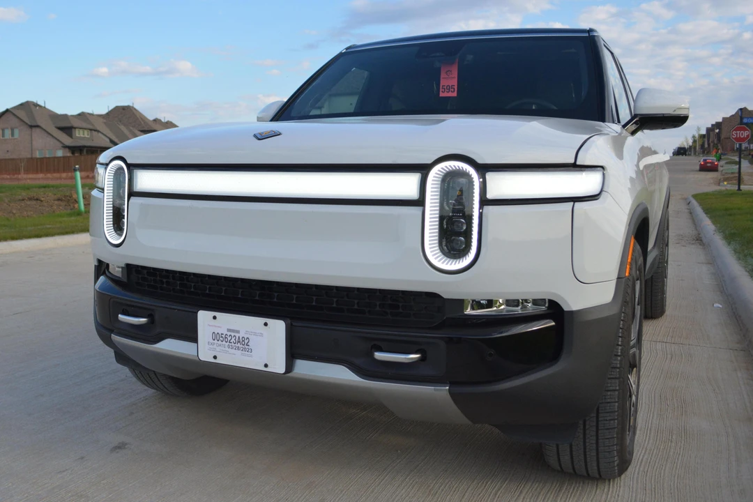 2022 Rivian R1S - Image 2 of 31