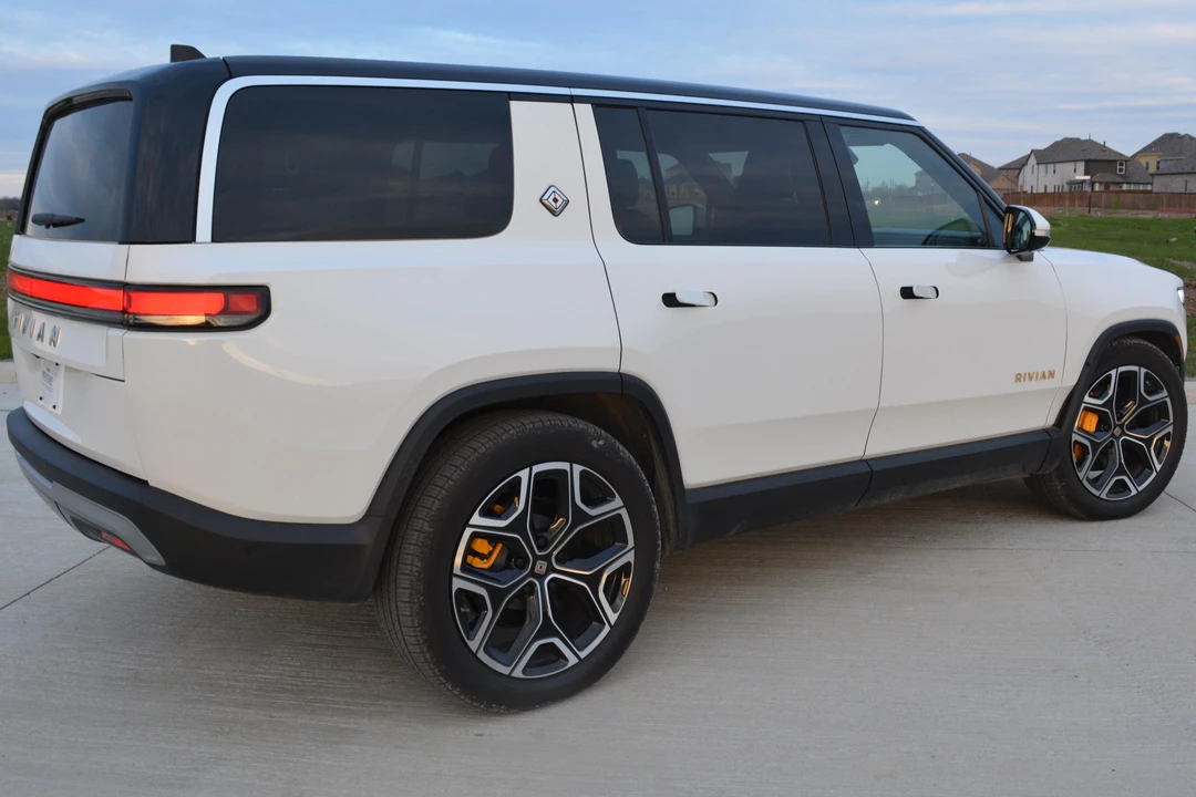 2022 Rivian R1S - Image 19 of 31