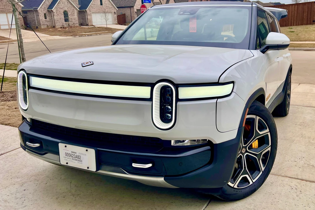 2022 Rivian R1S - Image 9 of 31