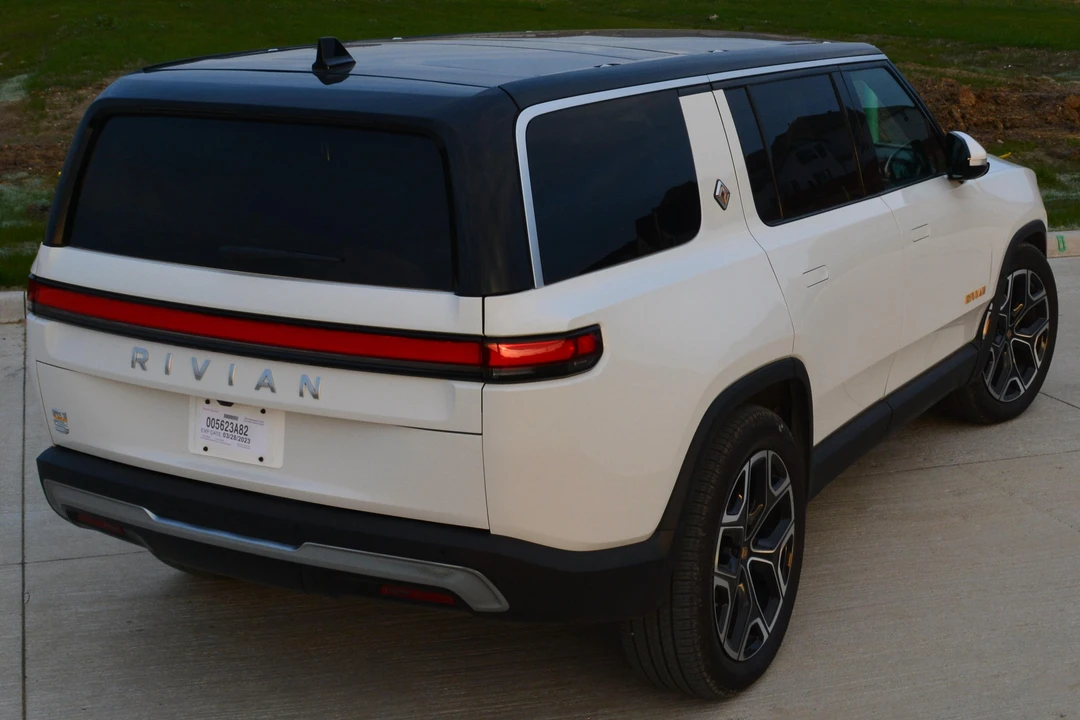 2022 Rivian R1S - Image 18 of 31
