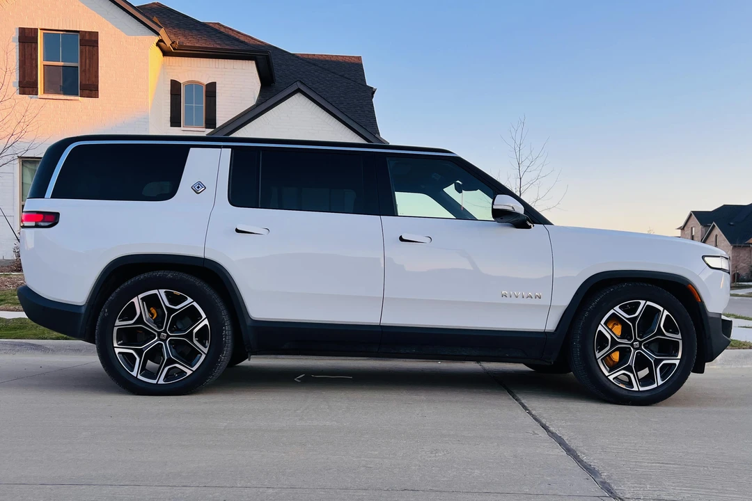 2022 Rivian R1S - Image 22 of 31